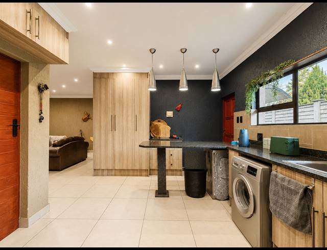 2 BEDROOM TOWNHOUSE FOR SALE IN THREE RIVERS